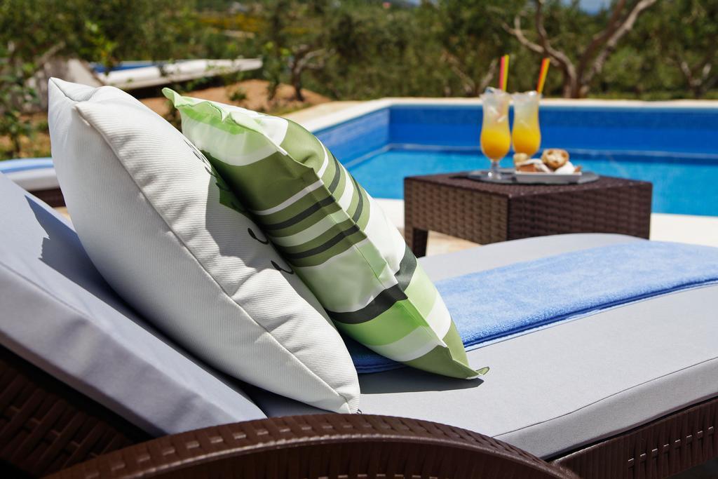 Holiday Homes Oliva بول الغرفة الصورة
