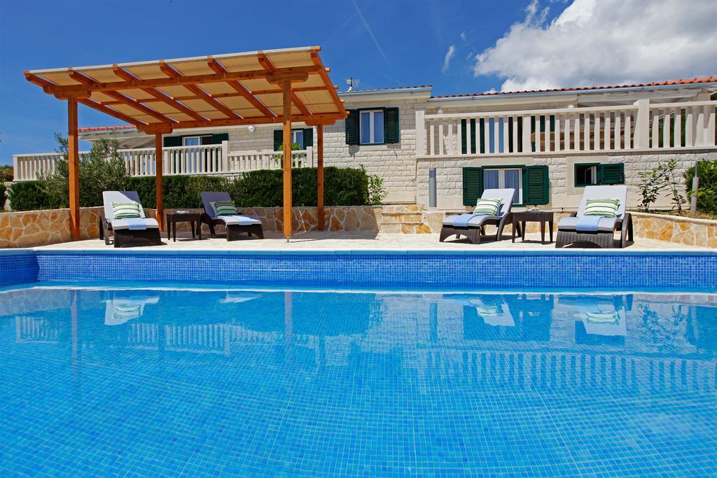Holiday Homes Oliva بول الغرفة الصورة