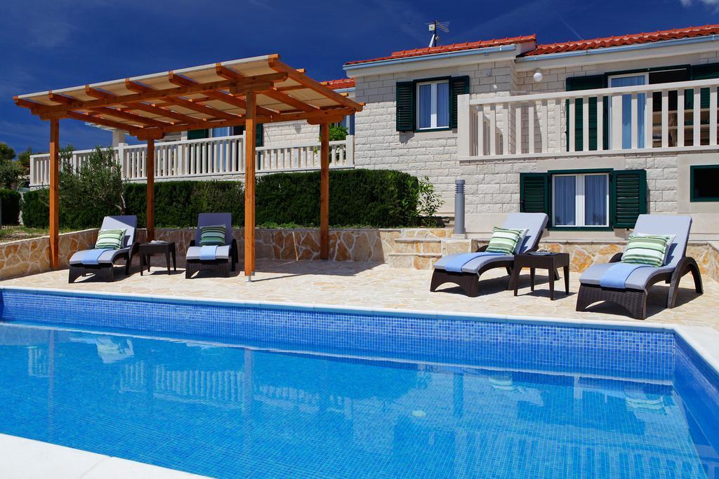 Holiday Homes Oliva بول الغرفة الصورة