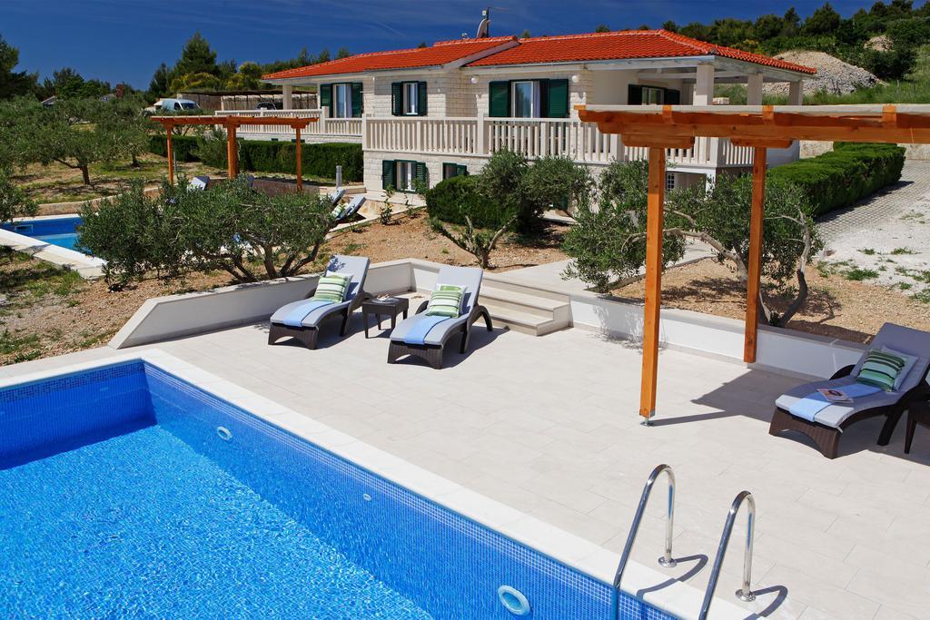 Holiday Homes Oliva بول الغرفة الصورة